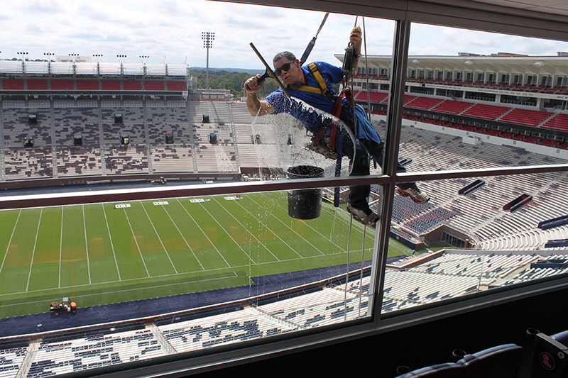 6 Reasons to Hire a Professional Window Cleaner in ABQ